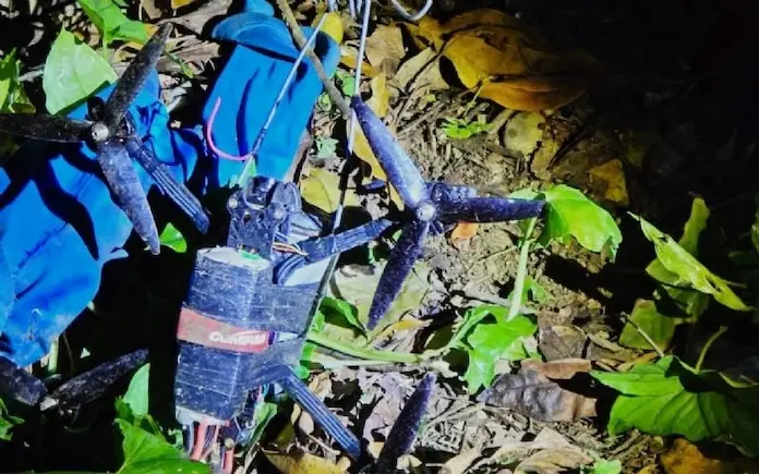 Cayó dron con explos1vo en carretera de Veracruz