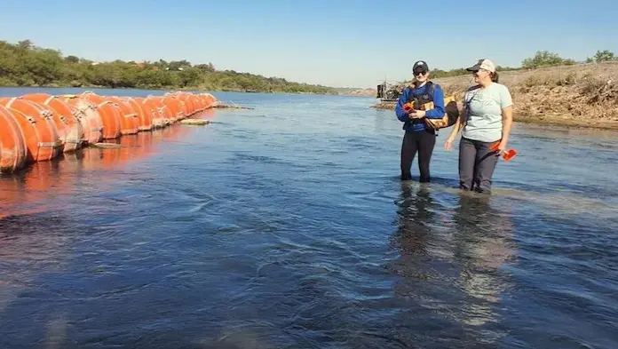 Kristi Noem ordena colocar «barrera fluvial» con 27 km de boyas en frontera de EU con Matamoros