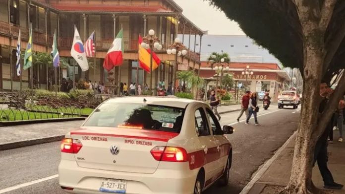 Taxistas rechazan tarifas impuestas por gobierno estatal