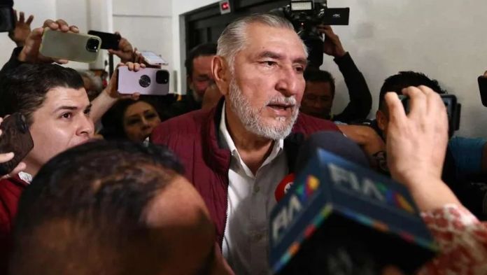 Adán Augusto reaparece y asiste a ‘cónclave’ de Morena; acusa “politiquería” en su contra