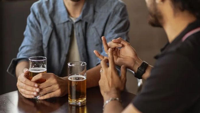 Aumentan casos de intoxicación aguda por alcohol, en Veracruz: Salud federal