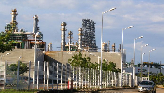Refinería Dos Bocas, entre las más costosas del mundo por sobreprecio