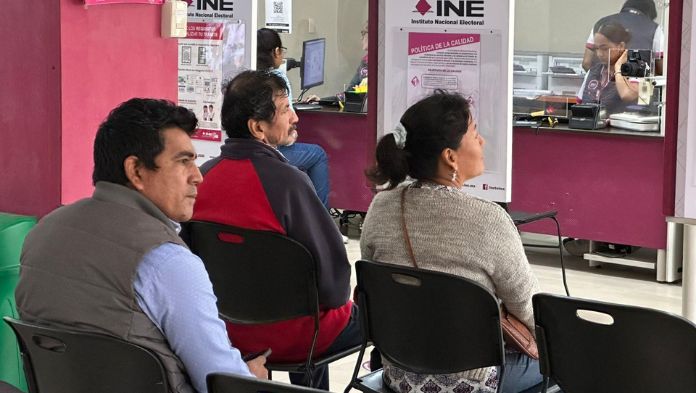 Llaman a 300 mil veracruzanos a renovar sus credenciales de elector