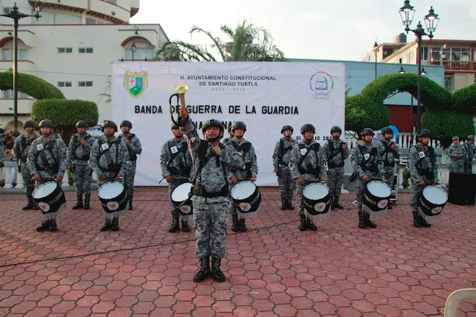 Presentan en Santiago Tuxtla la Banda de Guerra de la Guardia Nacional
