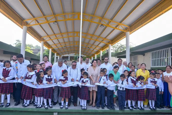 Alcaldesa Kristel Hndez Topete encabeza la inauguración del domo de la Escuela Primaria Federal «Lic. Benito Juárez García»