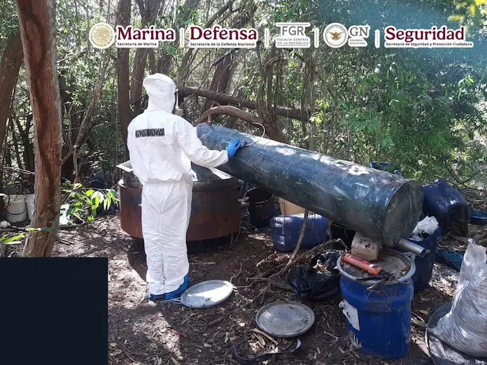 Desmantelan dos narcolaboratorios en Sinaloa que producían 5 toneladas de metanfetamina