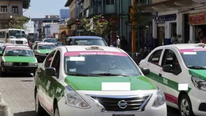 Aplican primera multa por alterar tarifas oficial de taxi en Xalapa