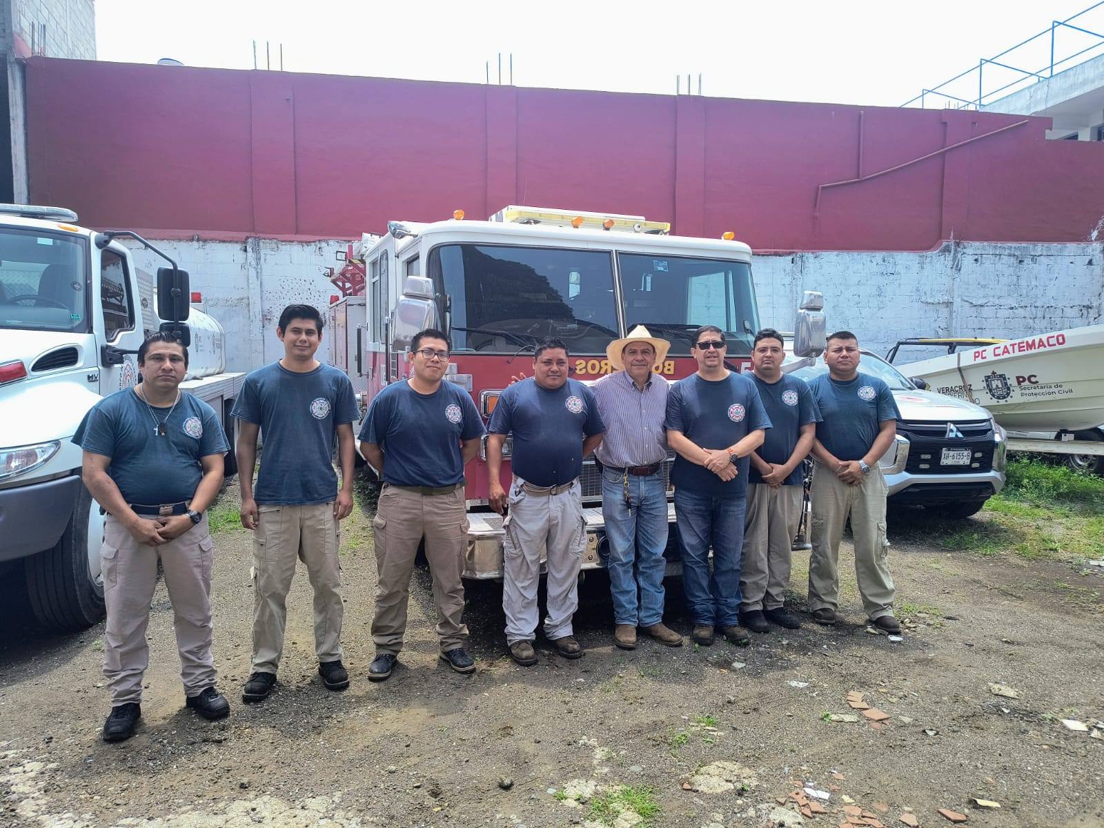 Catemaco reconoce a los Bomberos en su día