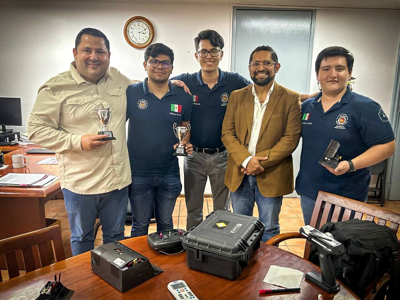 Estudiantes del Tecnológico de Poza Rica ganan concurso internacional de robótica