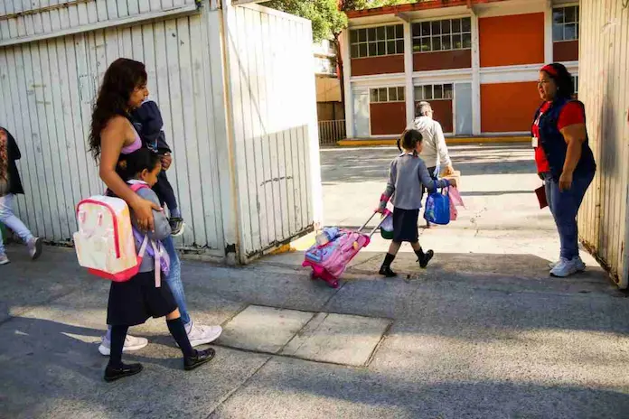 Becas del Bienestar no frenan la deserción escolar en México