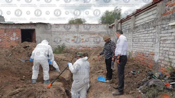 Encuentran los restos de 32 personas en una fosa en el estado de Guanajuato