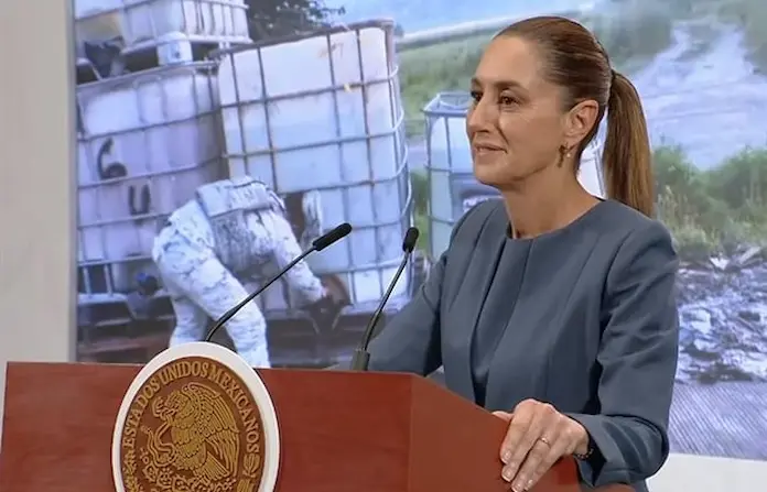 ‘Son bidones con agua’: Sheinbaum desmiente uso de huachicol por la GN