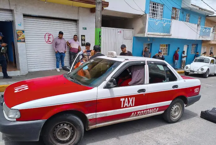 Ejecutan a taxista y su pasajera queda gr4ve en Altotonga