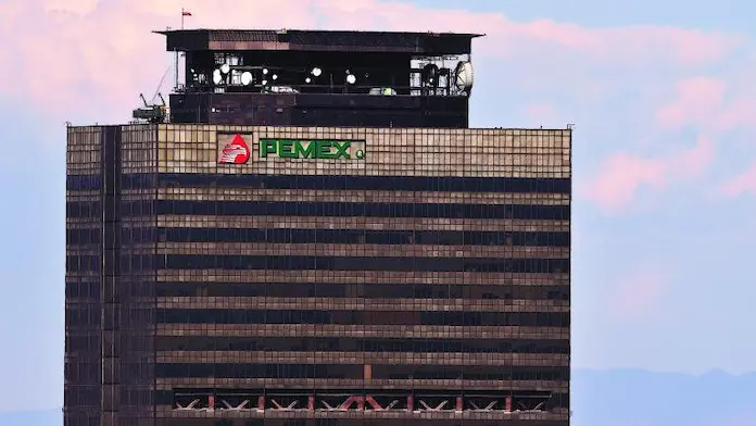 Moody’s Local México eleva calificación de Pemex, pero advierte desafíos operativos y financieros