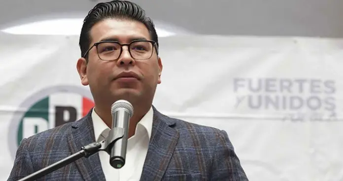 Senador Néstor Camarillo renuncia al PRI; el tricolor pierde vicepresidencia y se convierte en cuarta fuerza