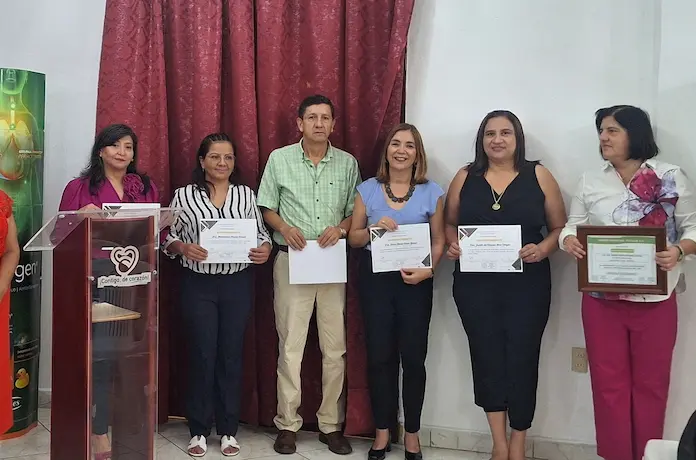 Sociedad Médica de Los Tuxtlas, entrega reconocimiento a la alcaldesa de San Andrés Tuxtla y a médicos destacados de la región