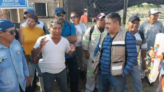 Obreros del Tren Interoceánico denuncian despido injustificado; bloquean paso a la obra