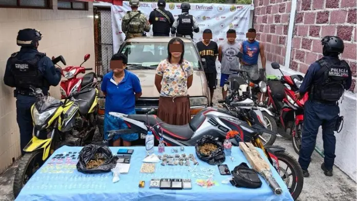 Seis detenidos, motocicletas, vehículo y objetos asegurados en operativo de cateo en San Andrés Tuxtla
