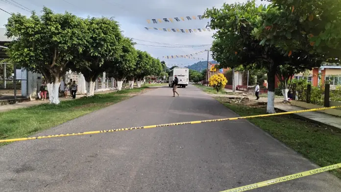Asesinan a chofer de autobús e hieren a pasajera
