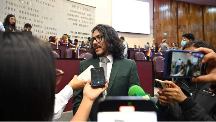 Diputado plantea concesión de las tiendas escolares para que ingresos se queden en planteles