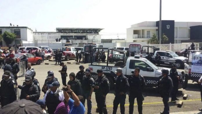 Tras explosivos en Tuxpan, revisan seguridad de penales de Veracruz: Ahued