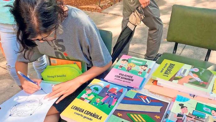 Libros de texto a Cuba: señalan al gobierno de AMLO por donar 15 millones de ejemplares