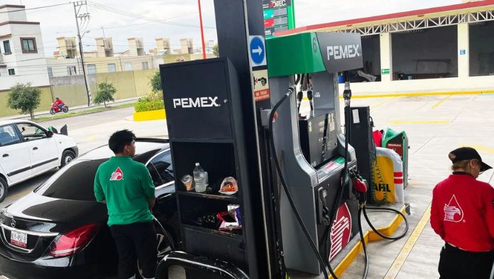 Fitcht: apoyos a Pemex de 2018 y 2024 afectan el balance financiero del país