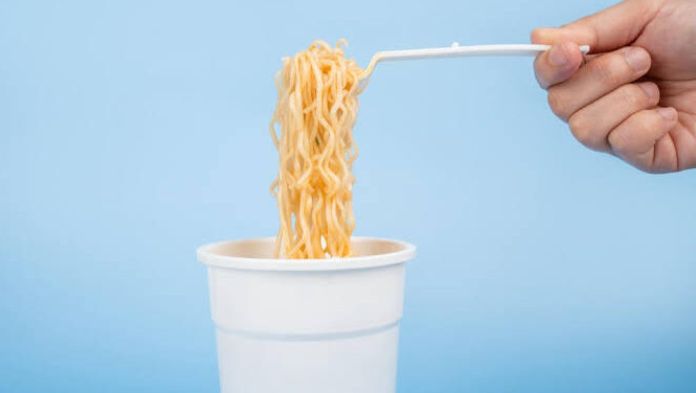 Advierte IMSS Veracruz Sur sobre riesgos de consumo de sopas instantáneas