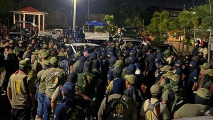 Policías comunitarios de Guerrero se levantan en armas tras emboscada que dejó 13 agentes muertos