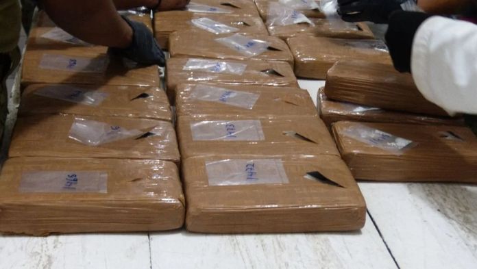 FGR investiga a siete personas por cambiar cocaína por leche en polvo; Morena señala a hermano de Taboada
