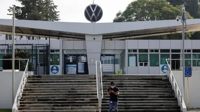 Volkswagen evita huelga en Puebla tras llegar a acuerdo con trabajadores para un aumento salarial del 4%