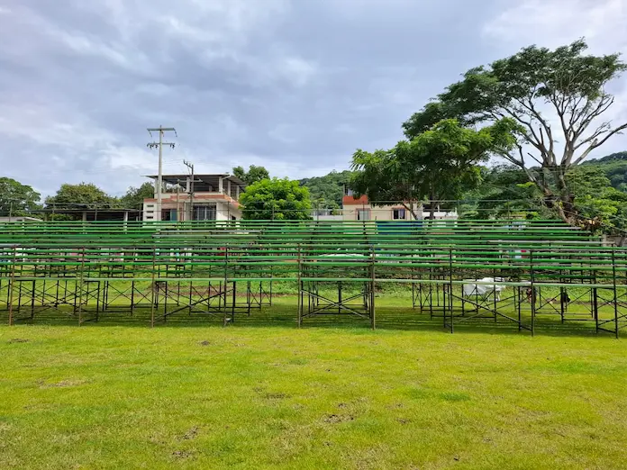 Preparación el Campo Deportivo Primero de Mayo por el Festival Internacional del Globo de Papel 2025