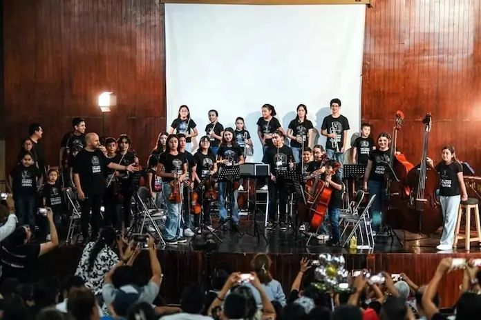 Investigarán la retención de instrumentos musicales donados por Suiza en la aduana de Veracruz