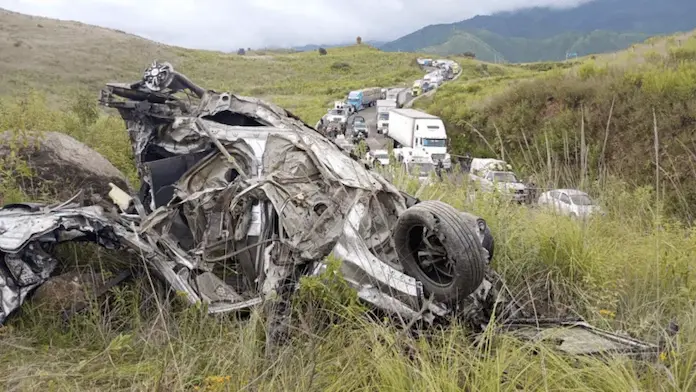 Cuatro muertøs y dos her1dos en trágico accidente en Cumbres de Maltrata