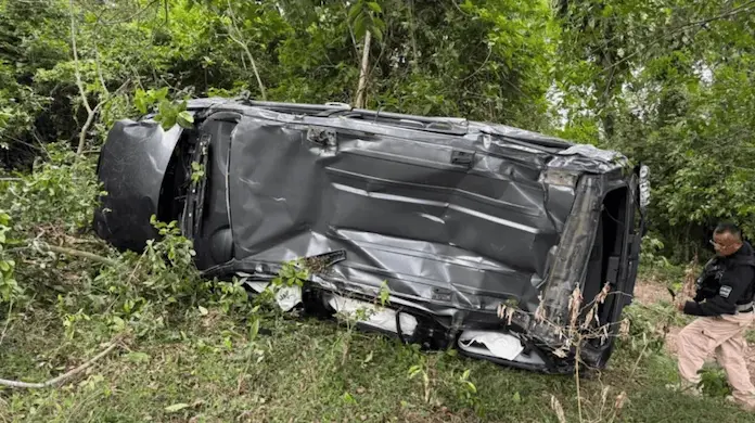 Mujer pierde la vida tras volcadura y terminar en un barranco en Veracruz