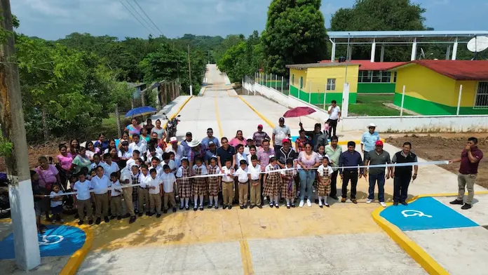 En Coyoltepec, Gobierno Municipal de San Andrés Tuxtla concluye e inaugura pavimentación de calle principal