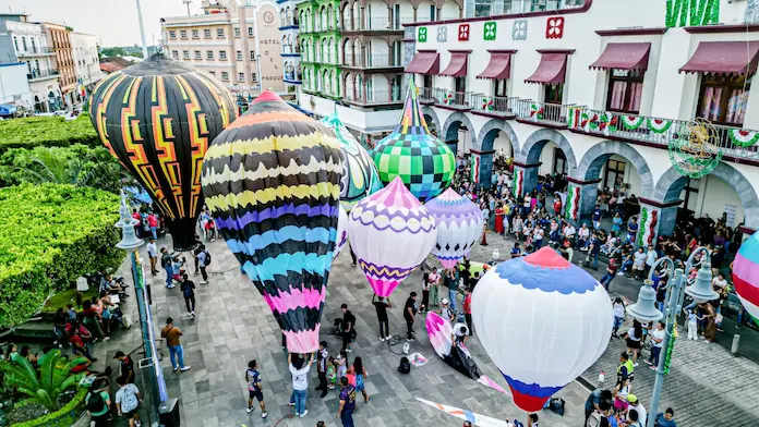 Realizan la quinta exhibición del Globo de Papel de San Andrés Tuxtla