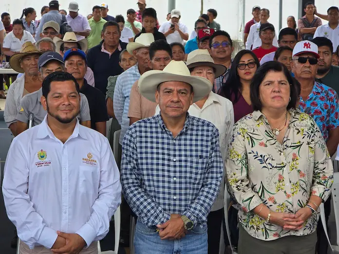 Alcalde de Catemaco, Lic. Juan José Rosario Morales, asistió a la entrega de apoyos del programa “Impulso a las Actividades Acuícolas y Pesqueras del Estado