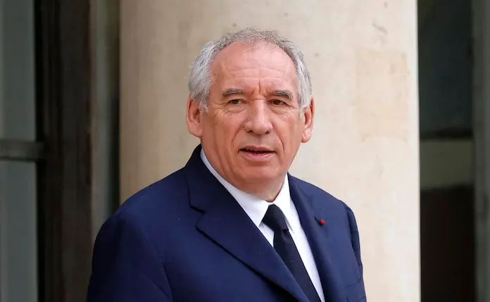 Dimite el primer ministro de Francia en medio de crisis de las finanzas públicas