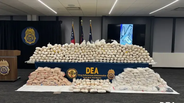DEA presume arresto de 670 personas, decomiso masivo de drogas y dinero ligados al CJNG