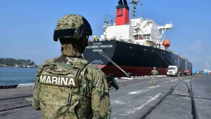 Revelan que capitán detenido por huachicol fiscal ganaba 18 mil y gastó 60 mdp en apuestas