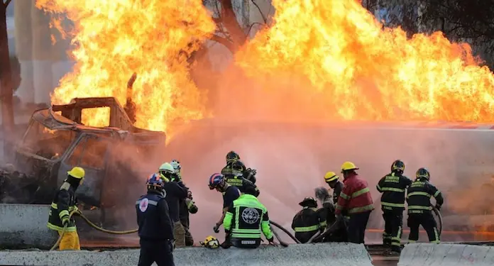 Aumenta a 25 la cifra de muertos por explosión de pipa en Iztapalapa