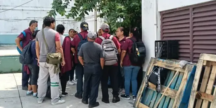 Continúa el retraso en pago de salarios de trabajadores de limpieza de hospitales en Veracruz