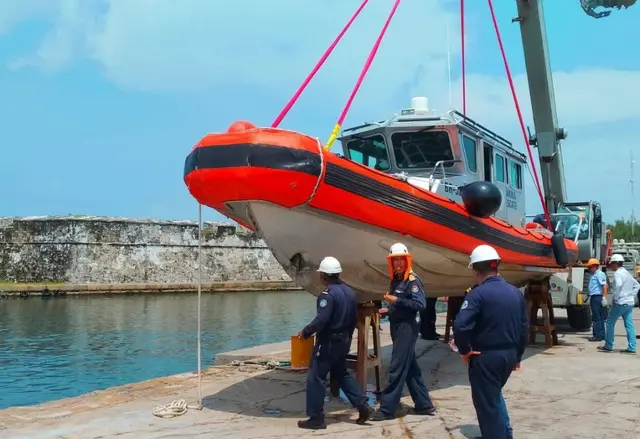 Colisión de lanchas en el malecón de Veracruz deja dos marinos heridos