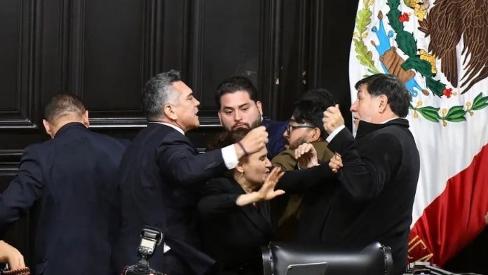 FGR asigna custodia a Noroña tras agresión; “Alito” lo llama cobarde