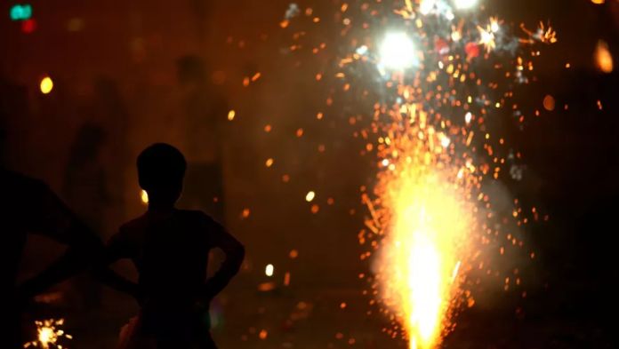 15 de Septiembre: la multa por tronar cohetes en la calle durante las fiestas patrias en 2025