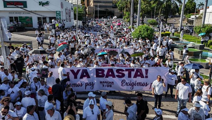 Marchan por la paz en Sinaloa, a un año del inicio de guerra entre grupos criminales