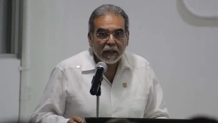 Rector Martín Aguilar exigirá al gobierno estatal respetar el 4% del presupuesto para la UV