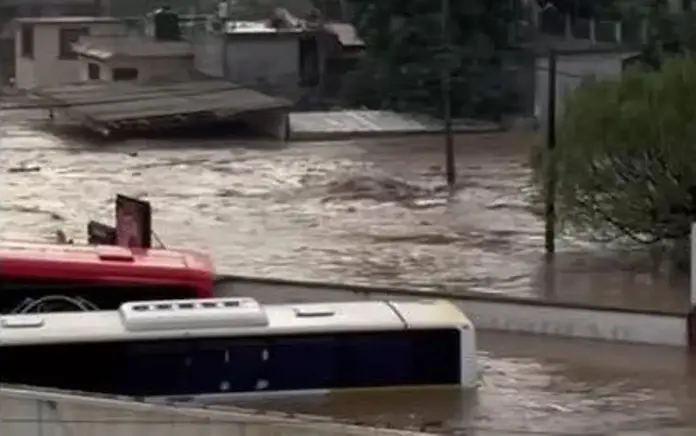 ADO anuncia suspensión de servicio por inundaciones en estos municipios del norte de Veracruz