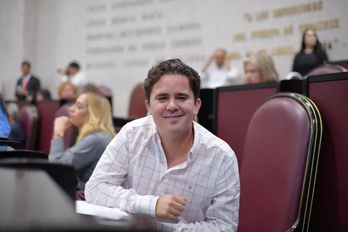 Rafa Fararoni asiste a sesión ordinaria del Congreso del Estado de Veracruz
